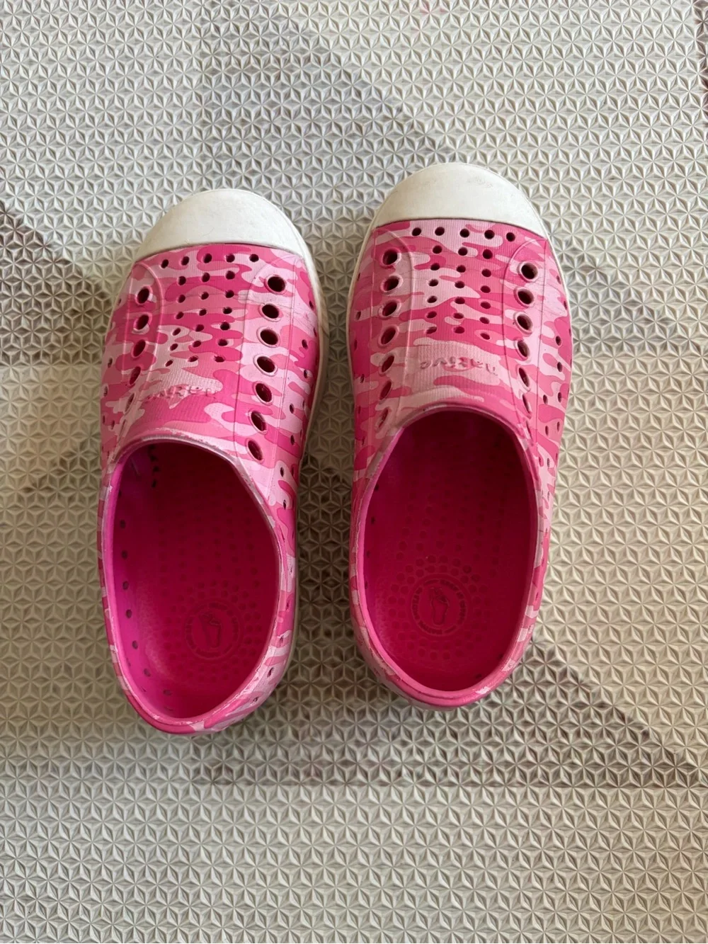 Native Jefferson Pink Camo Sneakers (8)